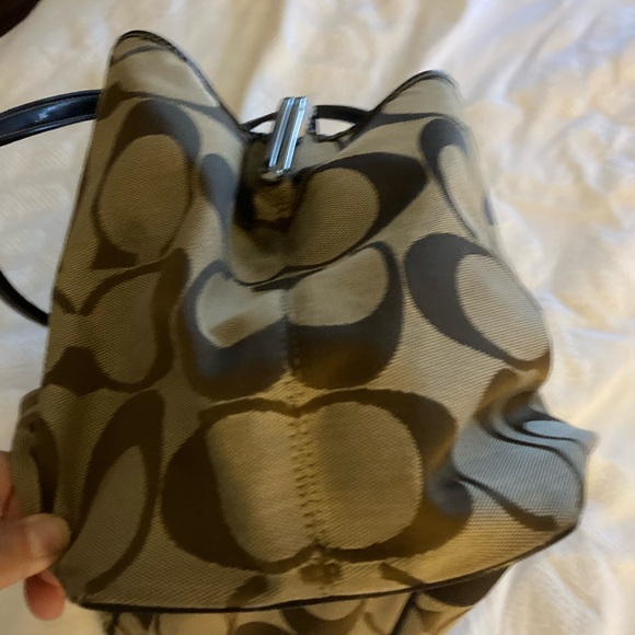 Coach Top Handle Bag with Kiss Lock Center - Picture 3 of 12